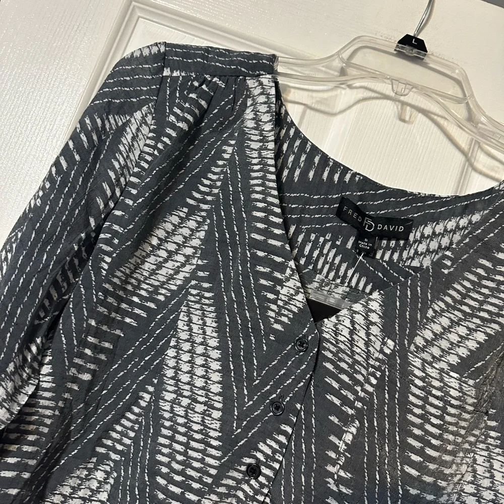 NWT Fred David Chevron Pattern Button Down Top - Picture 5 of 16